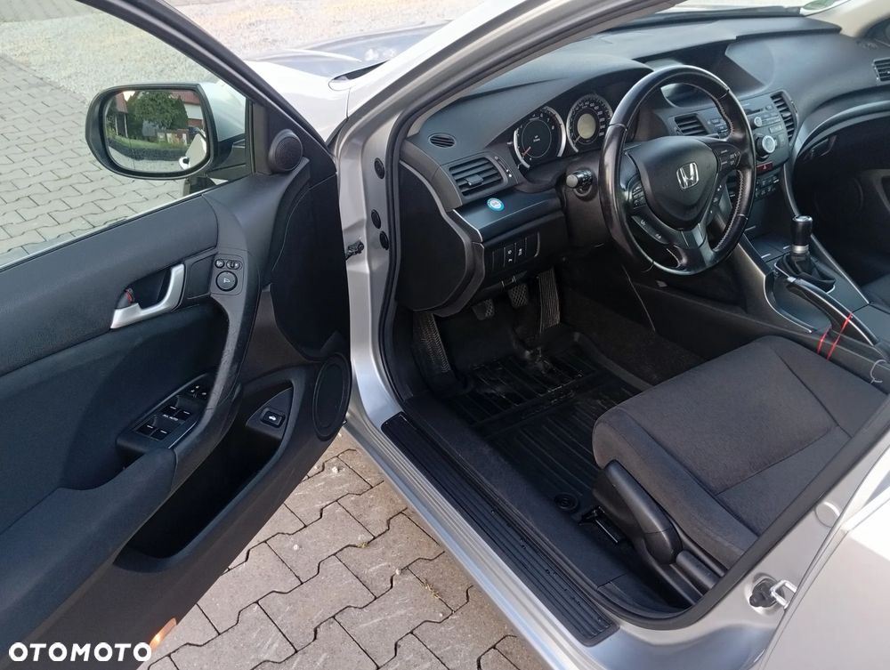 Honda Accord 2.0 Elegance 50 Jahre Edition - 17