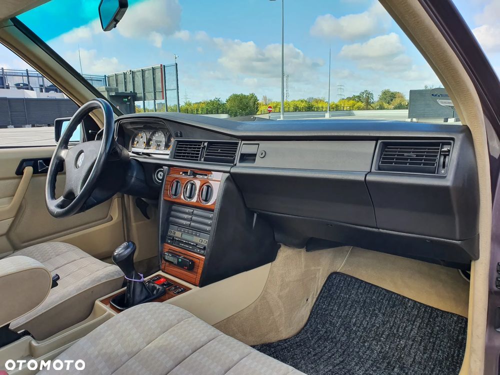 Mercedes-Benz W201 (190) - 17