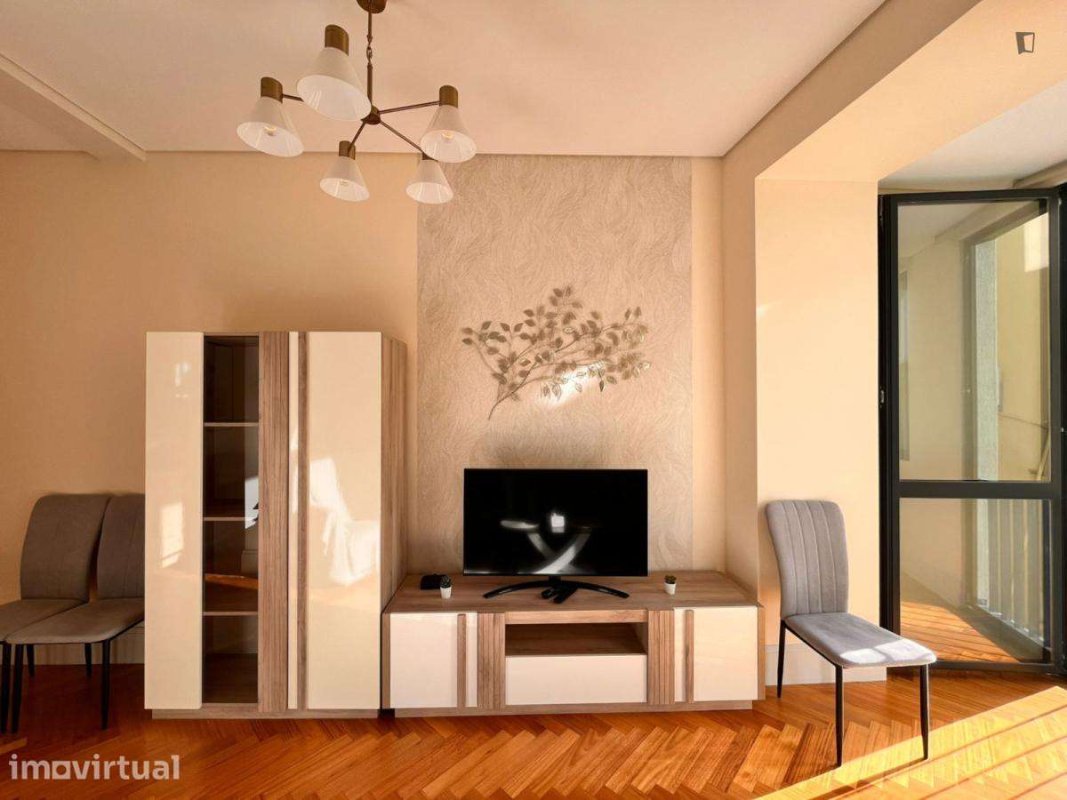 Apartamento com 1 quartos - localizado em Santo Ildefonso Porto - Grande imagem: 2/29