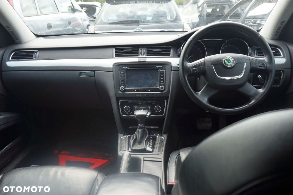 SKODA SUPERB II 3T KOMBI 2012 LF8L 2.0 TDI CFGB 170KM NLN SREBRNY na części - 12