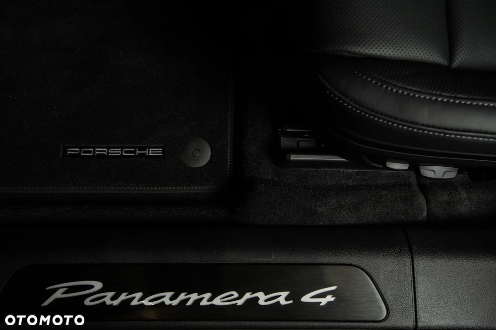 Porsche Panamera 4 - 27