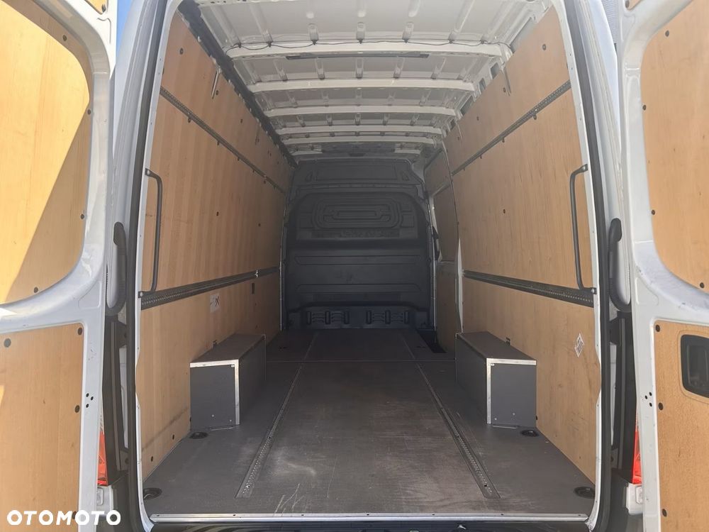 Mercedes-Benz Sprinter - 10