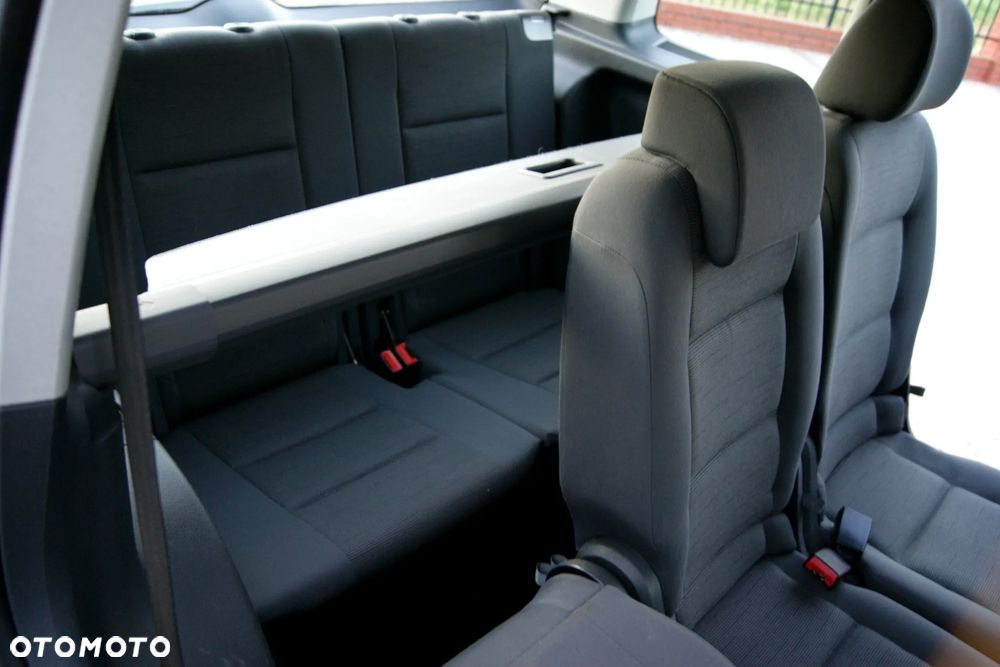 Volkswagen Touran - 20