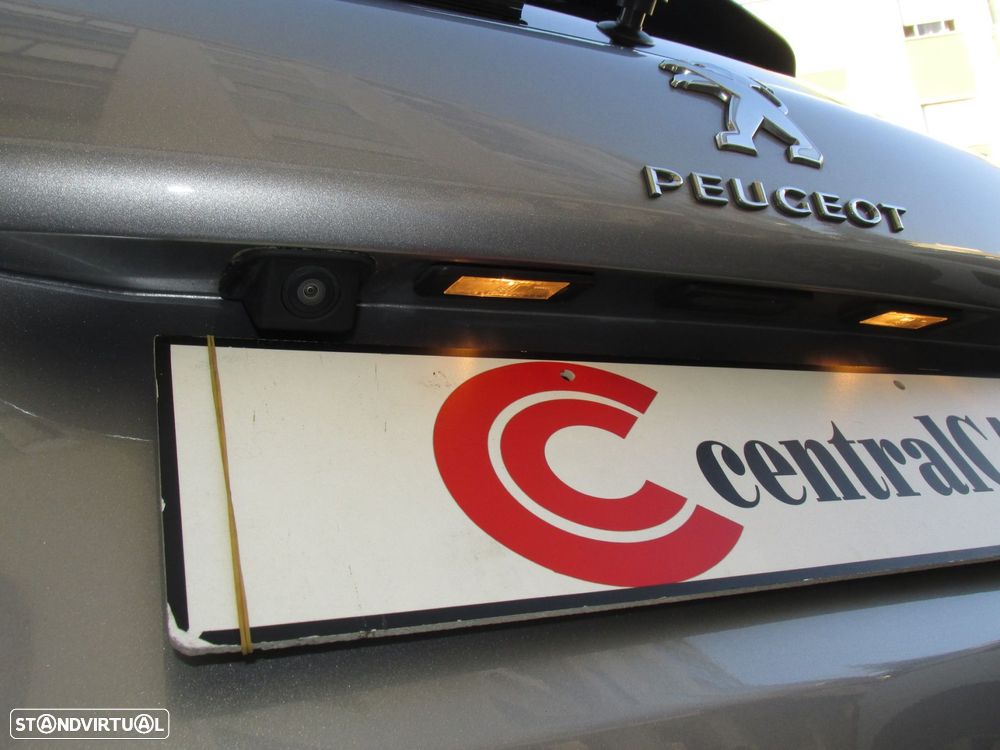 Peugeot 2008 1.2 PureTech Signature - 31