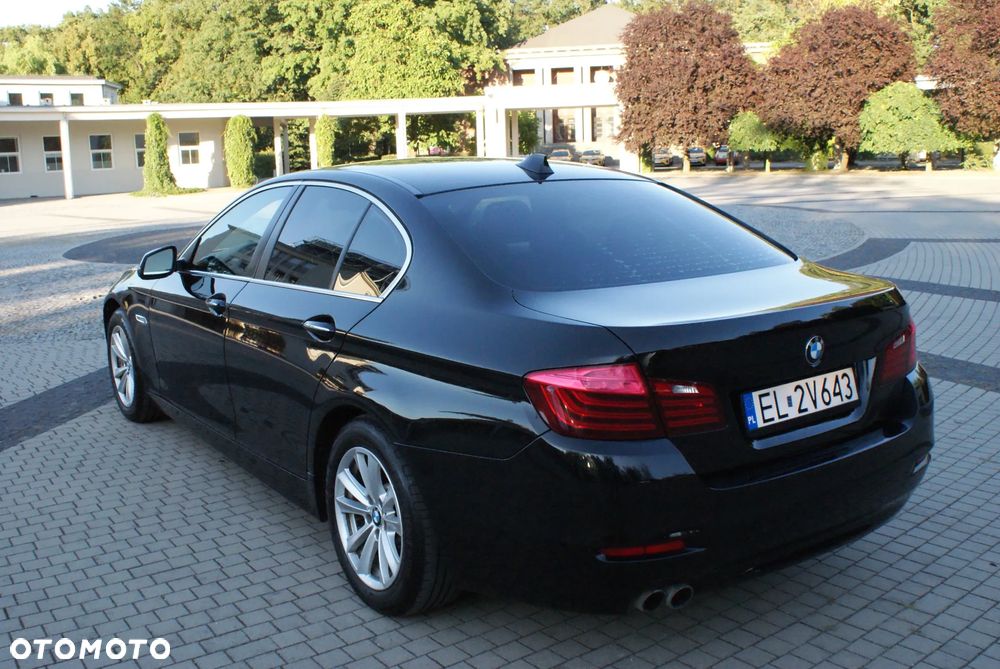 BMW Seria 5 528i Sport-Aut Luxury Line - 3
