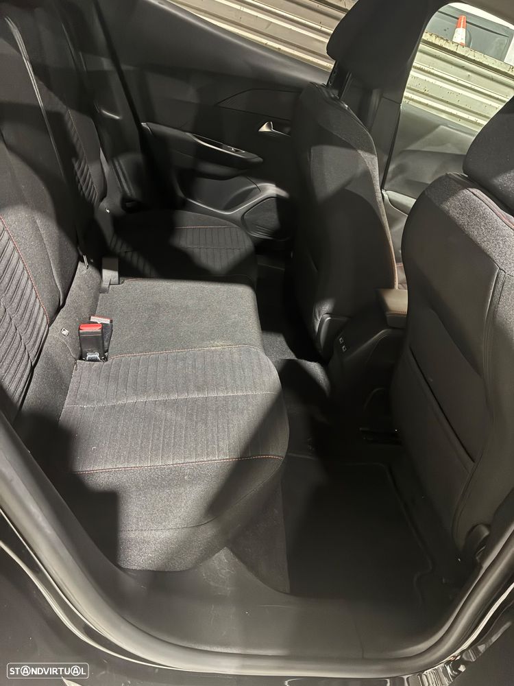 Peugeot e-2008 50 kWh Allure - 11