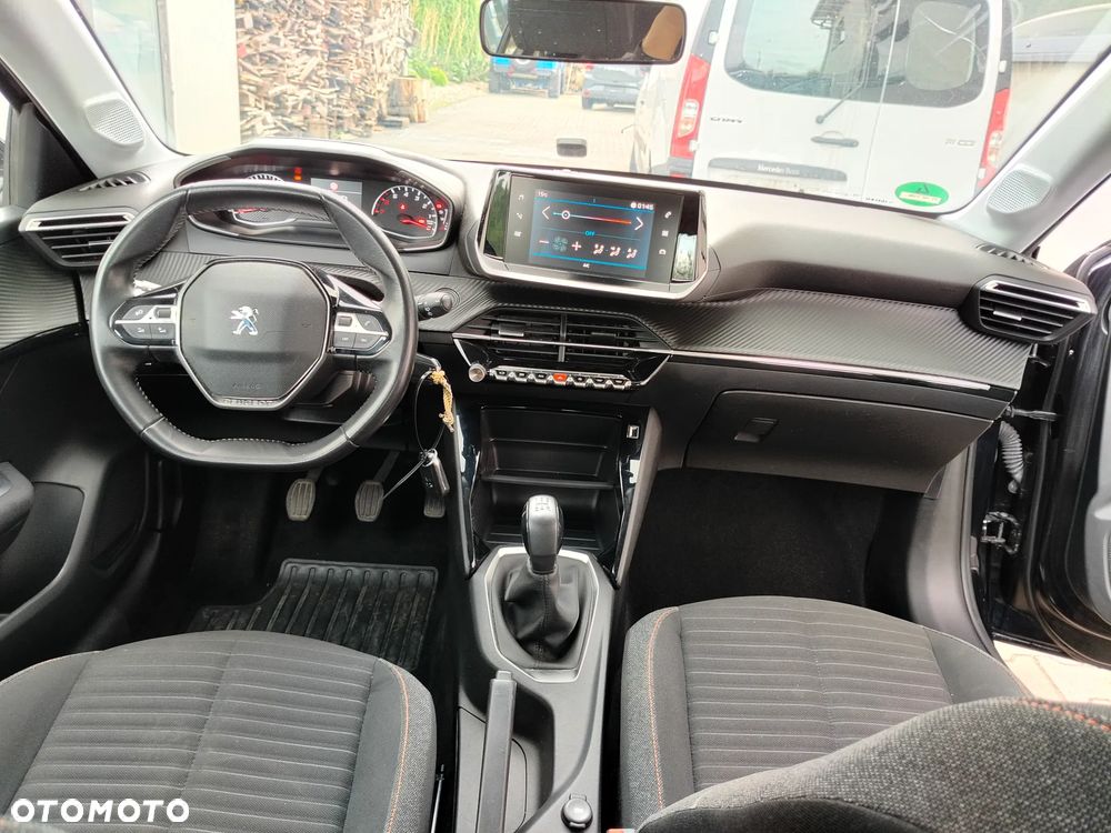 Peugeot 208 - 22
