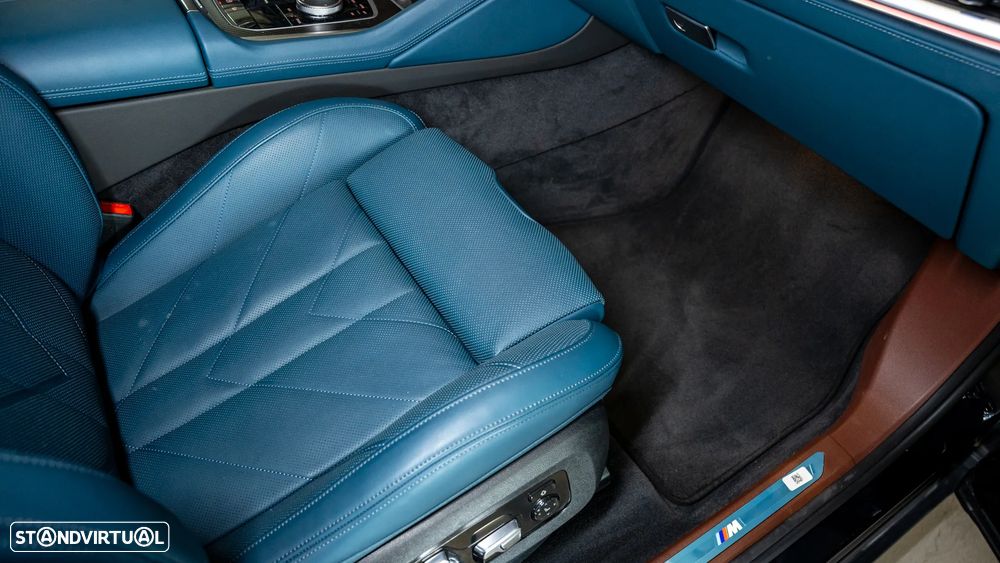 BMW XM 50e - 33