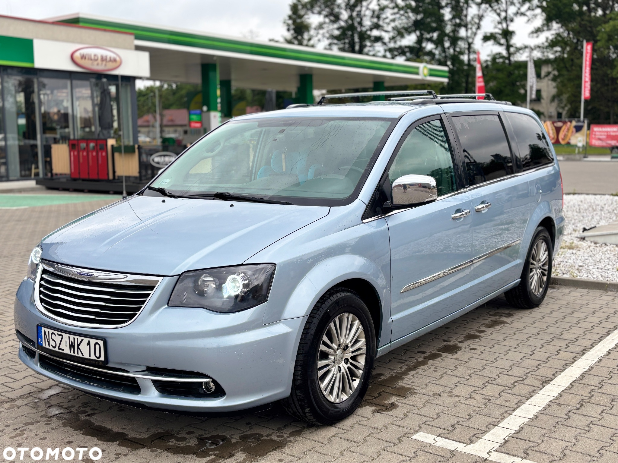 Chrysler Town & Country - 2