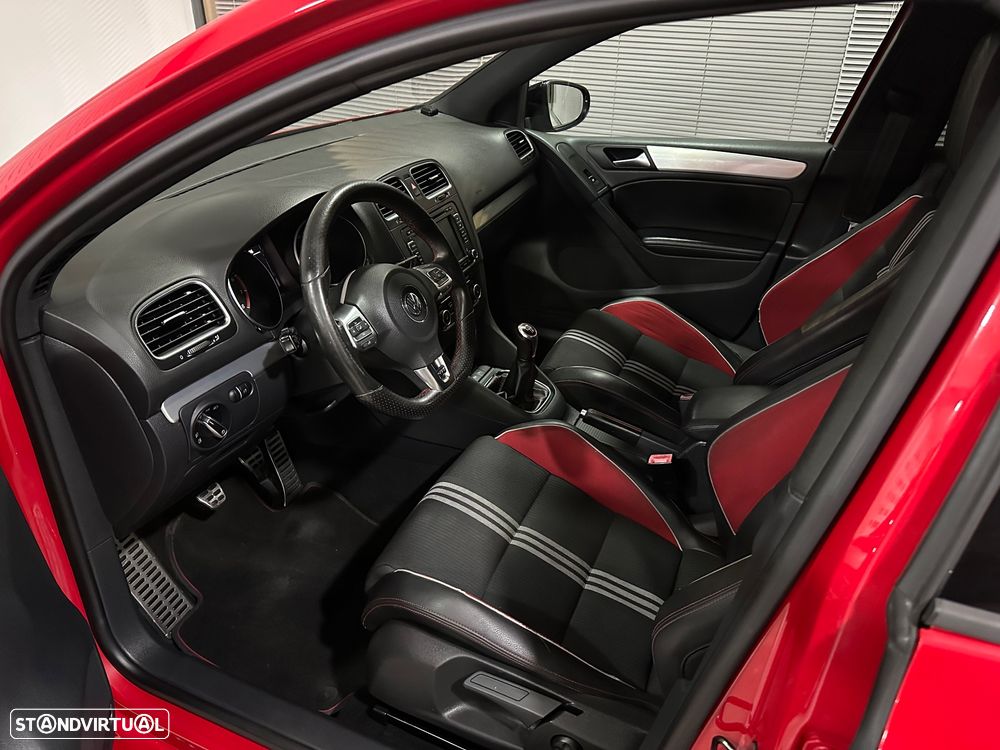 VW Golf 2.0 GTI adidas - 21