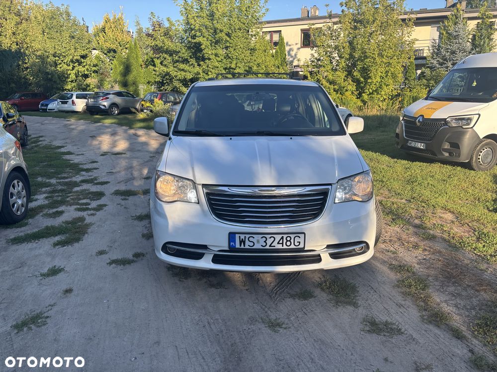 Chrysler Town & Country - 6