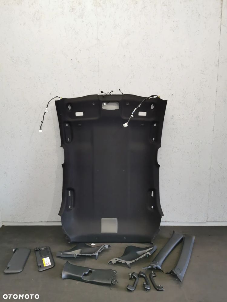 Toyota Yaris IV 4 5D podsufitka czarna