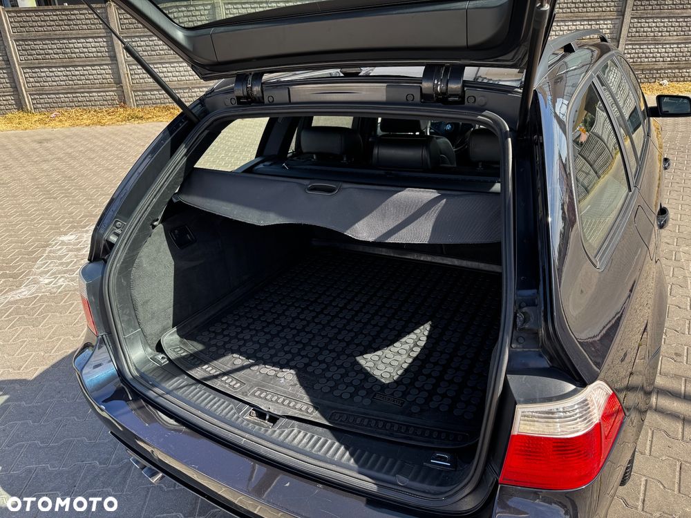 BMW Seria 5 523i Touring - 10