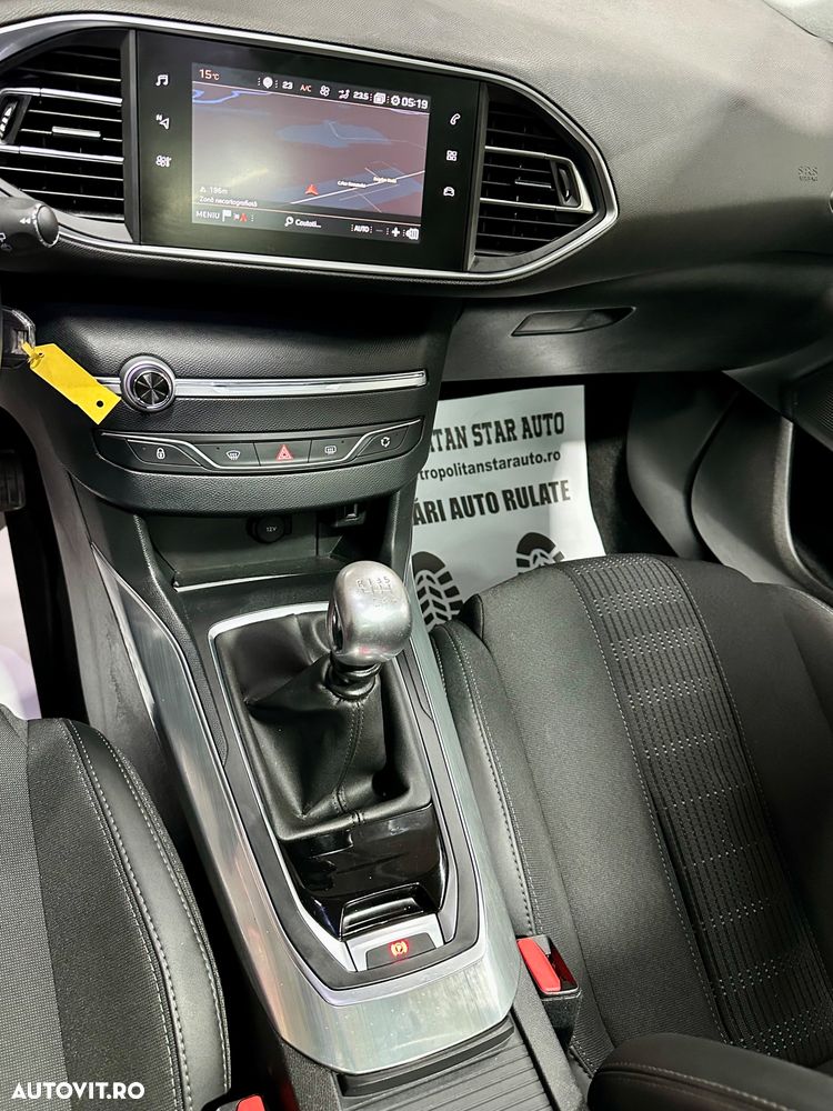 Peugeot 308 1.2 L PureTech Turbo S&S Allure - 12