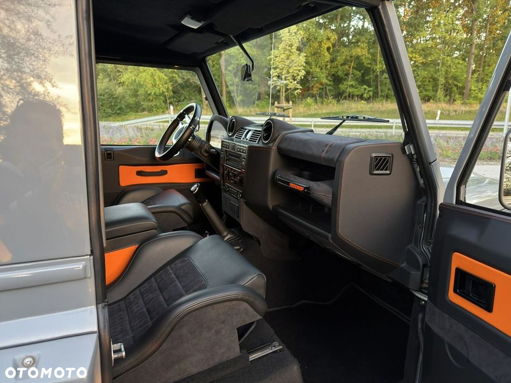 Land Rover Defender 2.4 TD4 SE - 15