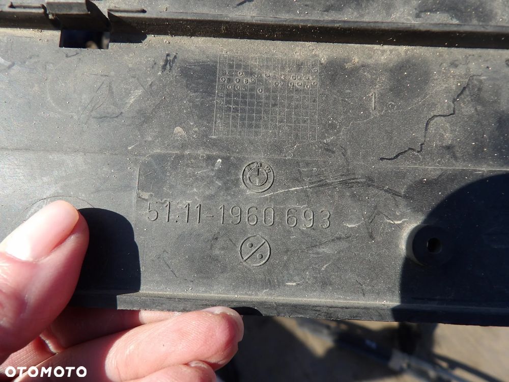 BMW - E36 - PODKŁADKA , RAMKA POD TABLICE REJESTRACYJNE - 1960693 - 2