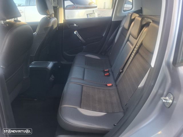 Peugeot 2008 1.6 e-HDi Allure - 32