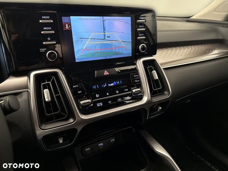 Kia Sorento 1.6 T-GDI HEV M 7os - 16