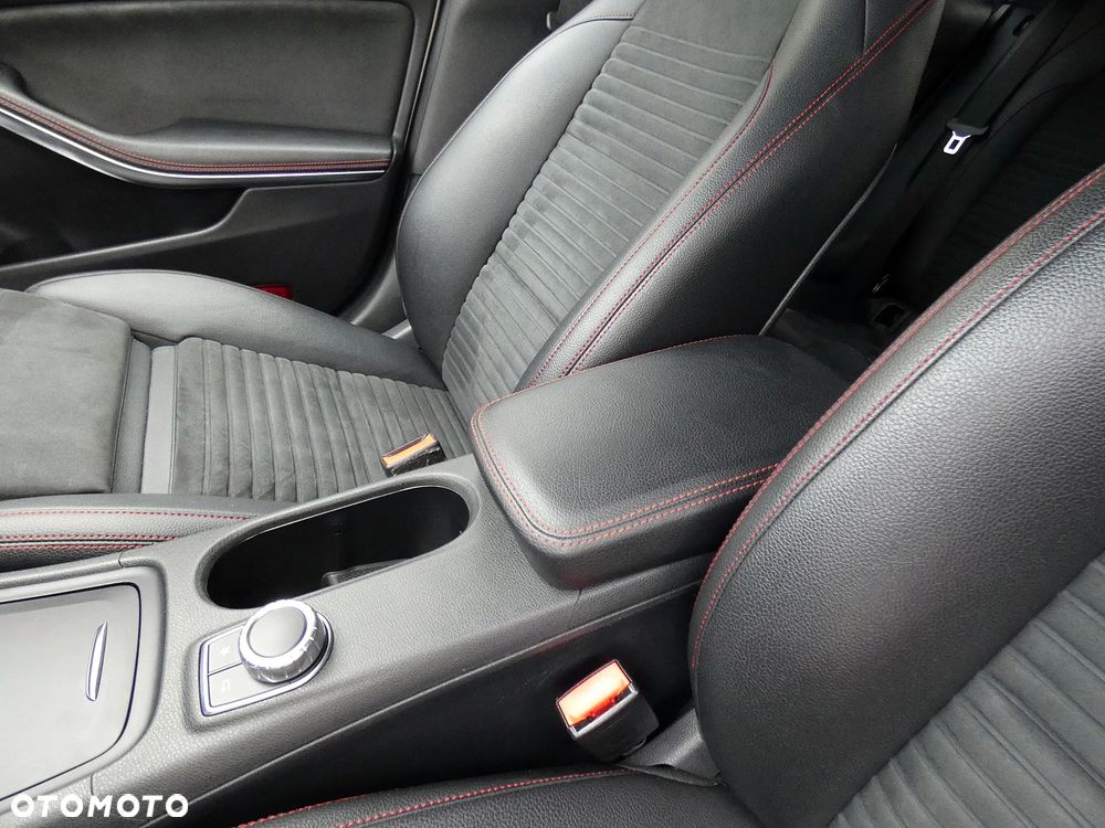 Mercedes-Benz CLA 200 7G-DCT AMG Line - 27
