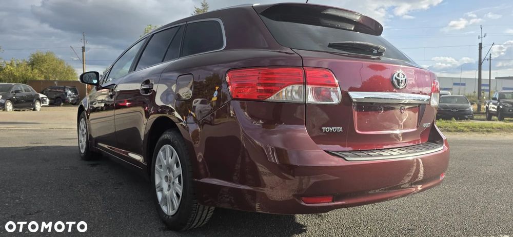 Toyota Avensis 1.8 Premium - 9