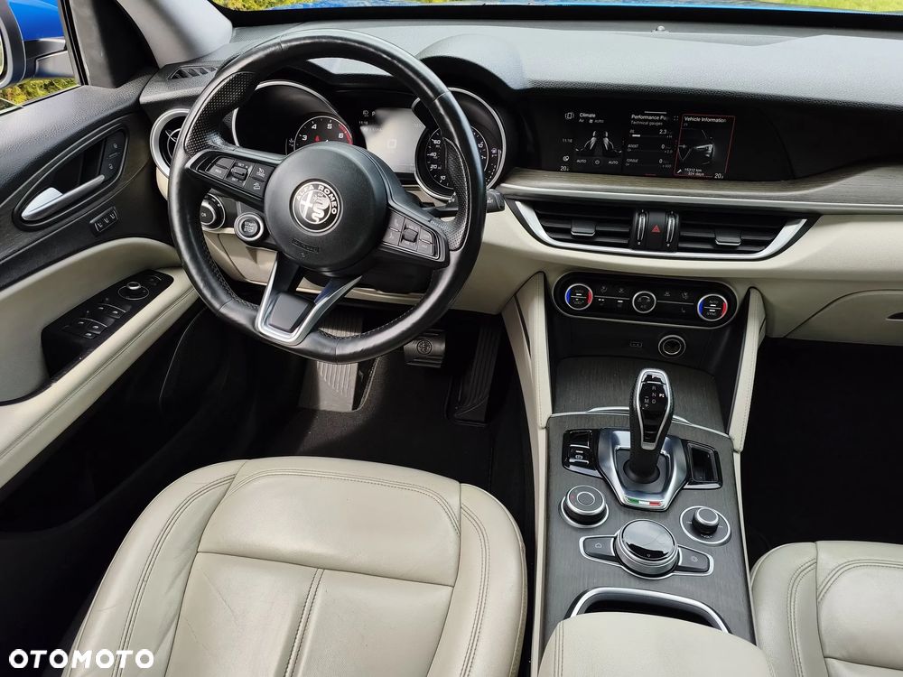 Alfa Romeo Stelvio 2.0 Turbo 16V AT8-Q4 Veloce Ti - 11