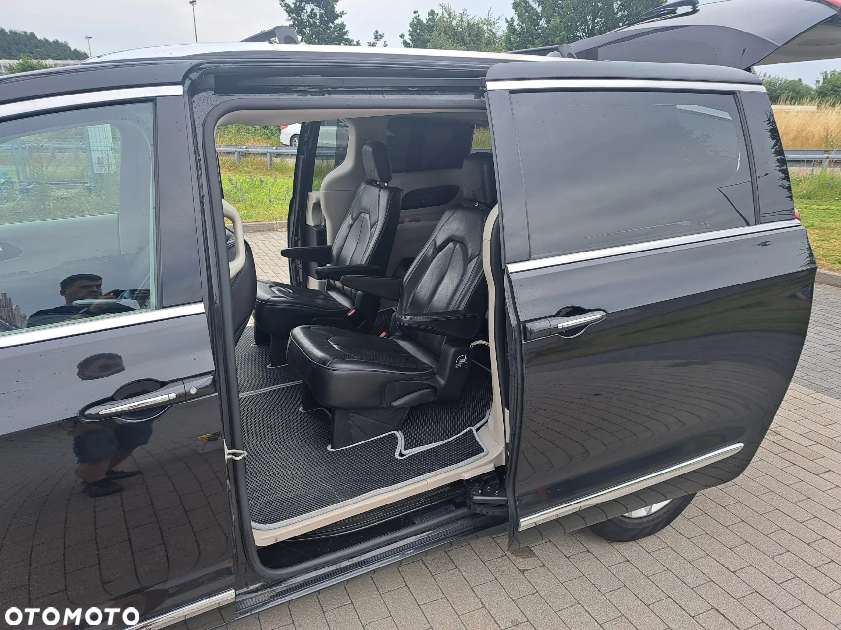 Chrysler Pacifica - 10