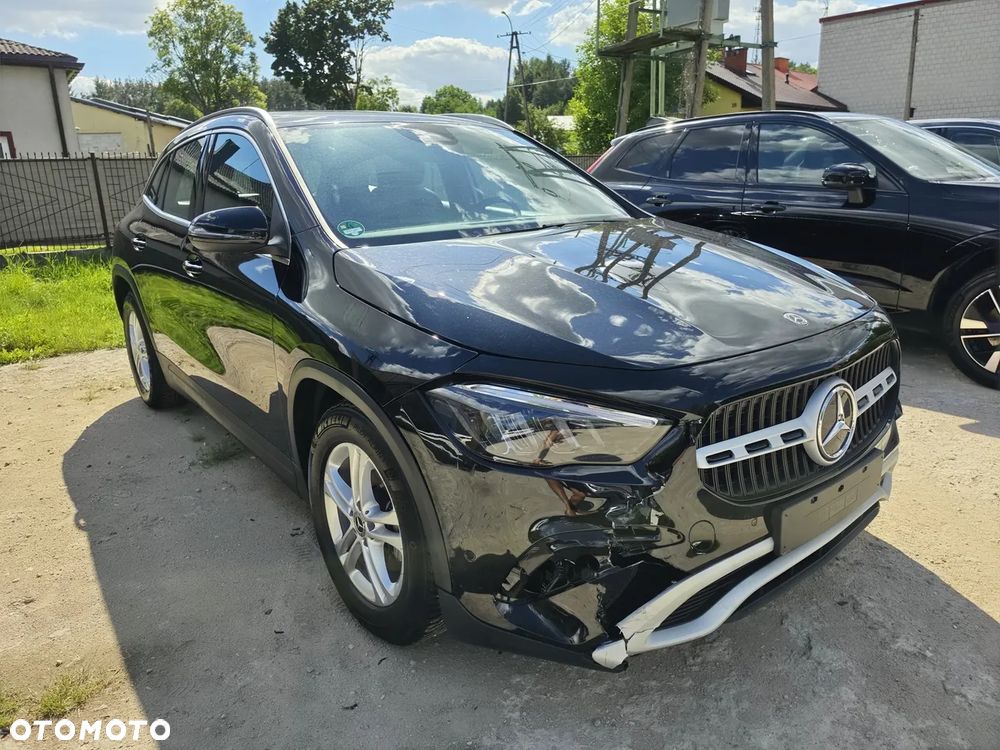 Mercedes-Benz GLA 200 7G-DCT Progressive - 10