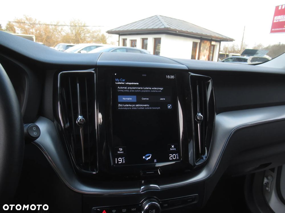 Volvo XC 60 T4 Momentum Pro - 28