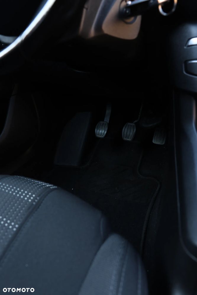 Peugeot 308 1.6 BlueHDi Allure S&S - 19