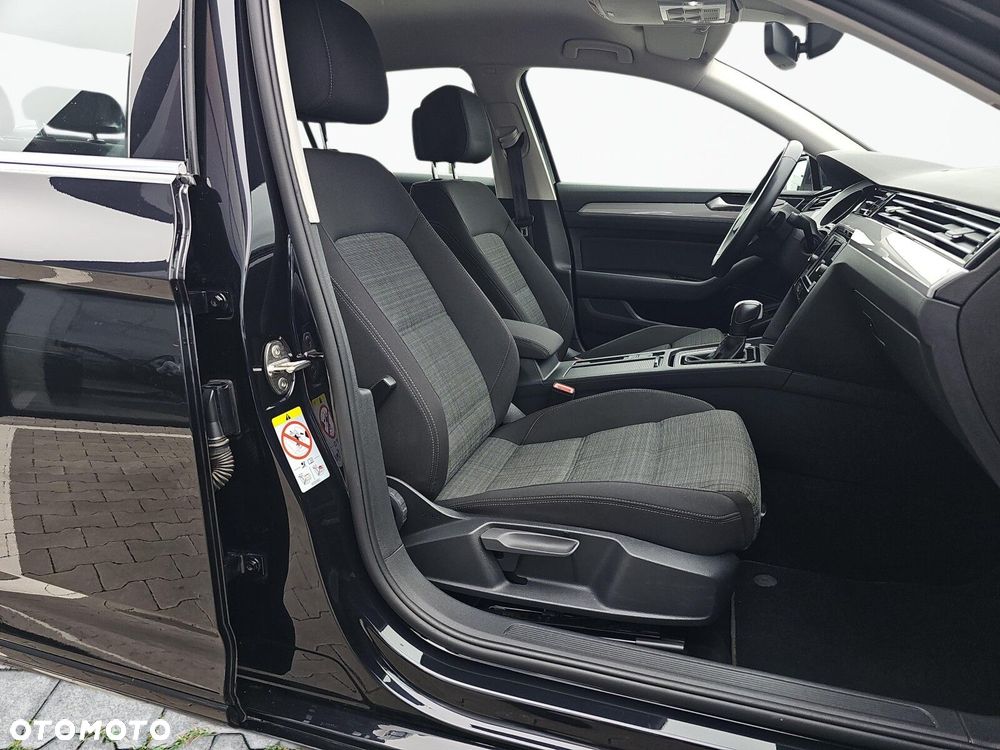 Volkswagen Passat - 35