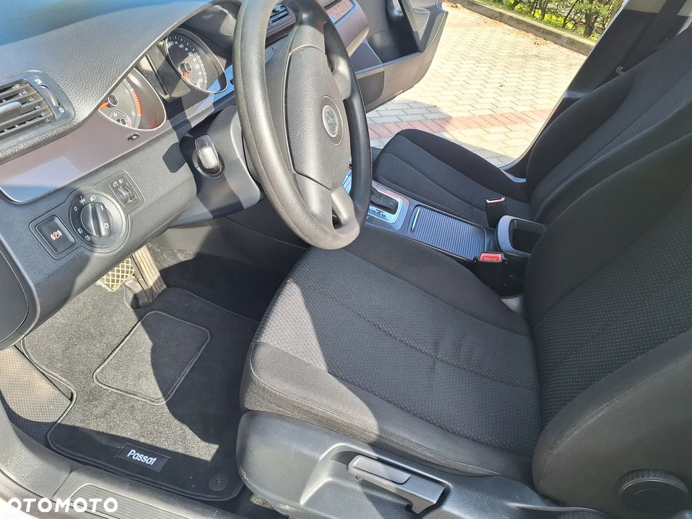 Volkswagen Passat 2.0 TDI Trendline DSG - 12