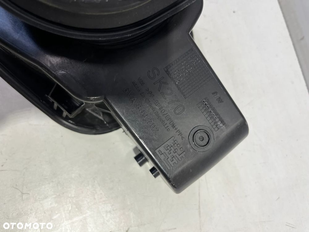 KLAPKA WLEWU PALIWA KOREK 6VA809702 SKODA FABIA IV 6VA809702 2024R KOLOR LF7C - 4
