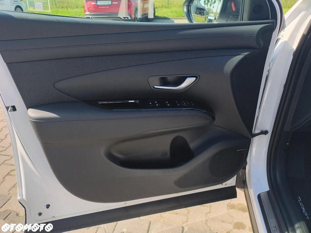 Hyundai Tucson 1.6 T-GDi HEV Executive 2WD - 23