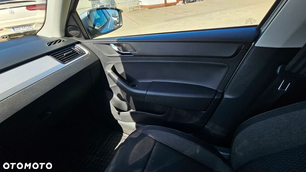 Skoda RAPID 1.4 TDI DPF Ambition DSG - 17