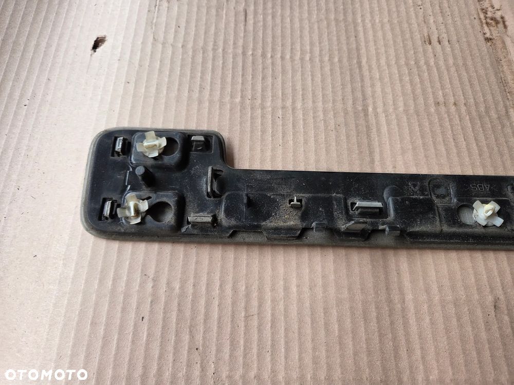 Listwa maskownica prowadnicy prawy bok Citroen Berlnigo IV EEV - 8