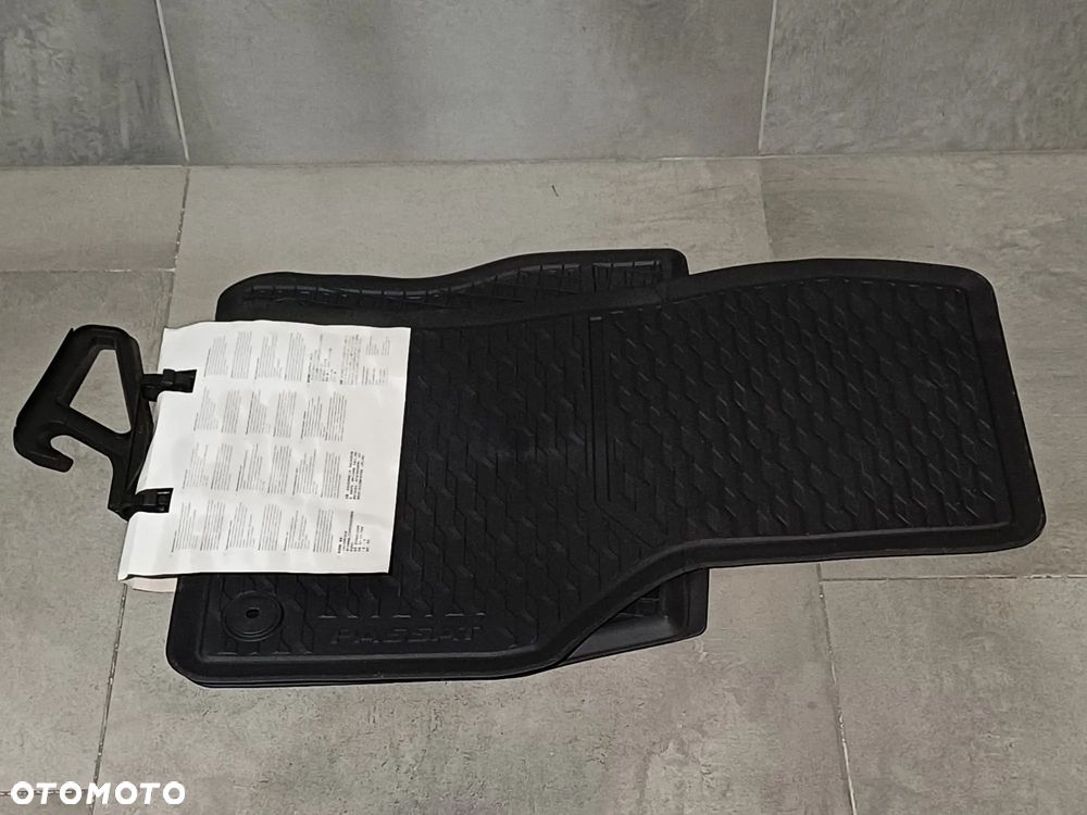 NR 575 Nowe oryginalne dywaniki gumowe do VW Passat 2 sztuki 3G1061502A - 4