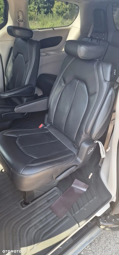 Chrysler Pacifica - 19
