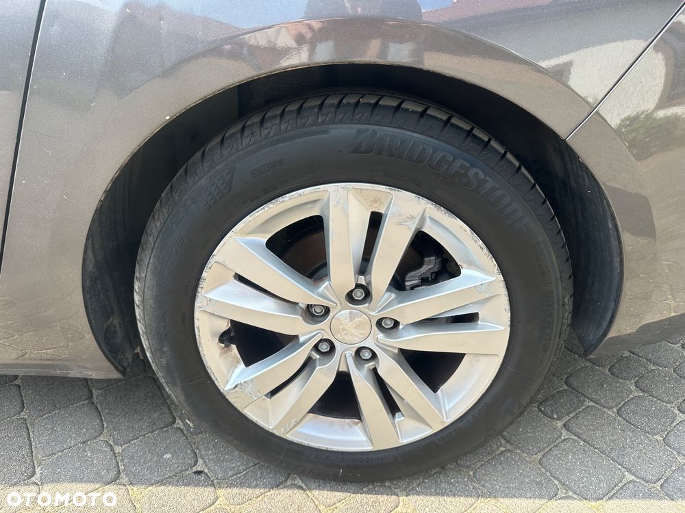 Peugeot 308 1.2 PureTech Active Pack S&S EAT8 - 15
