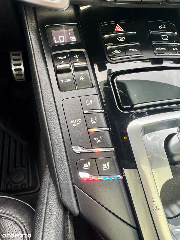 Porsche Cayenne - 22