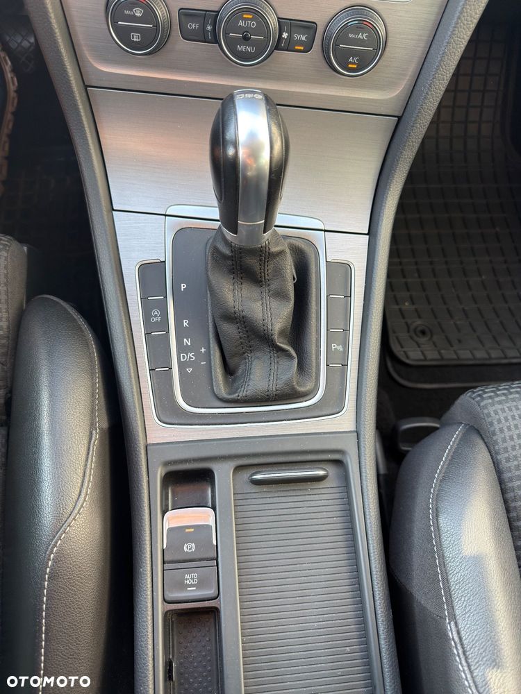 Volkswagen Golf - 10