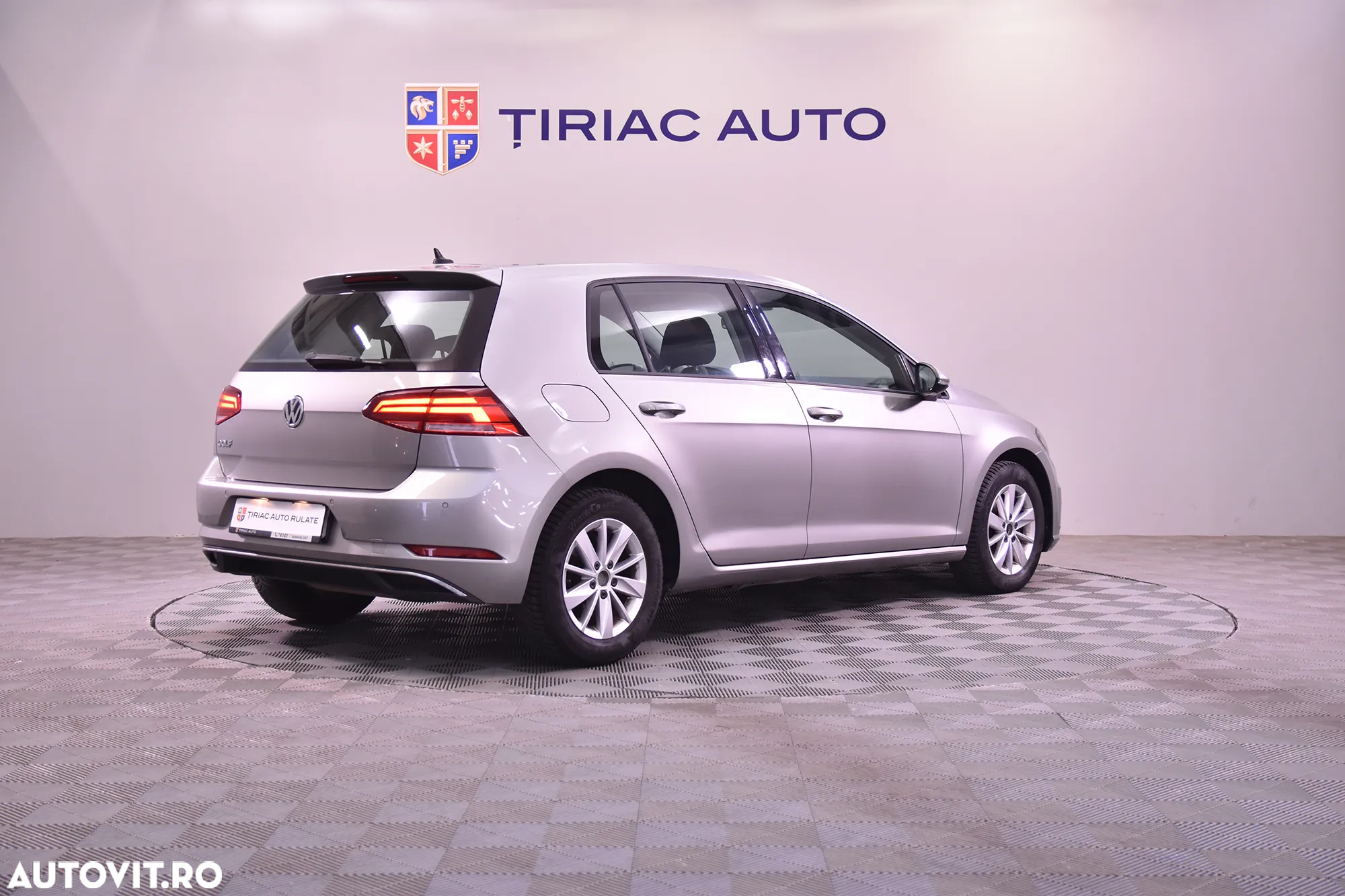 Volkswagen Golf - 5