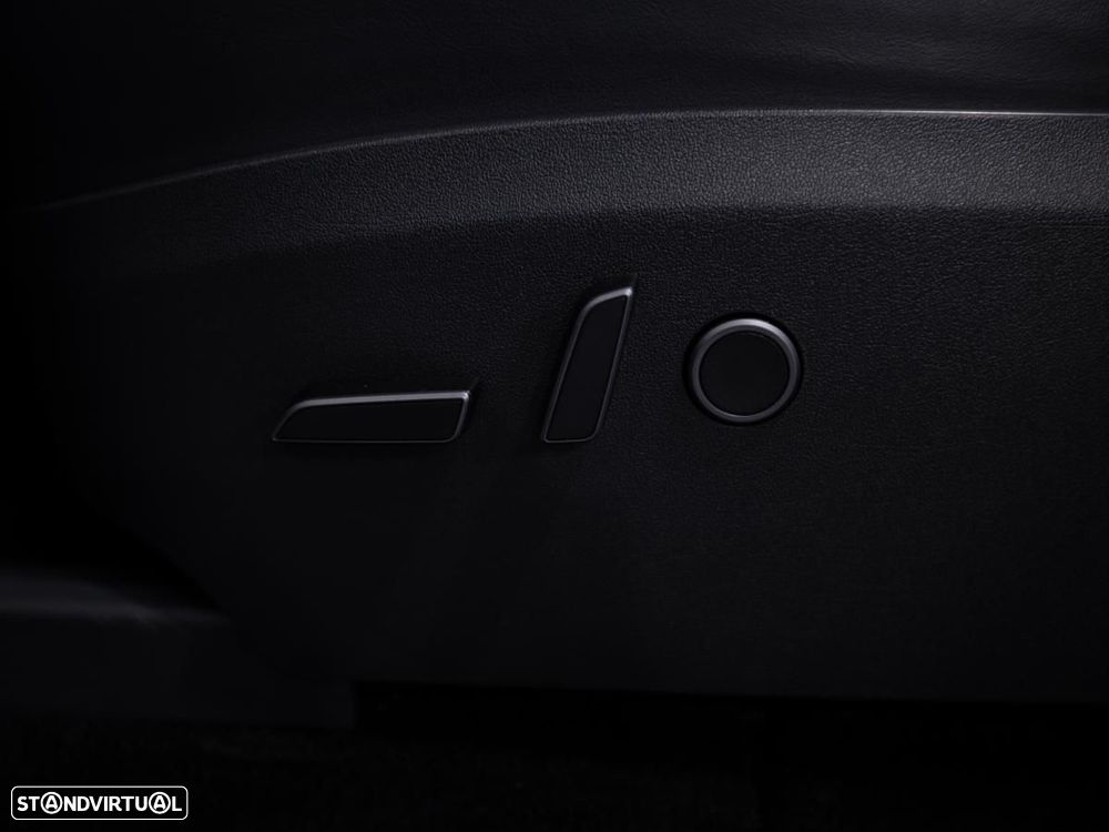 Tesla Model Y Long Range Tração Integral - 17