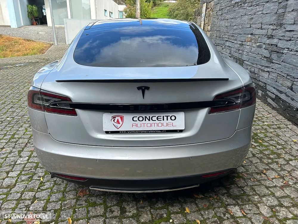 Tesla Model S - 6