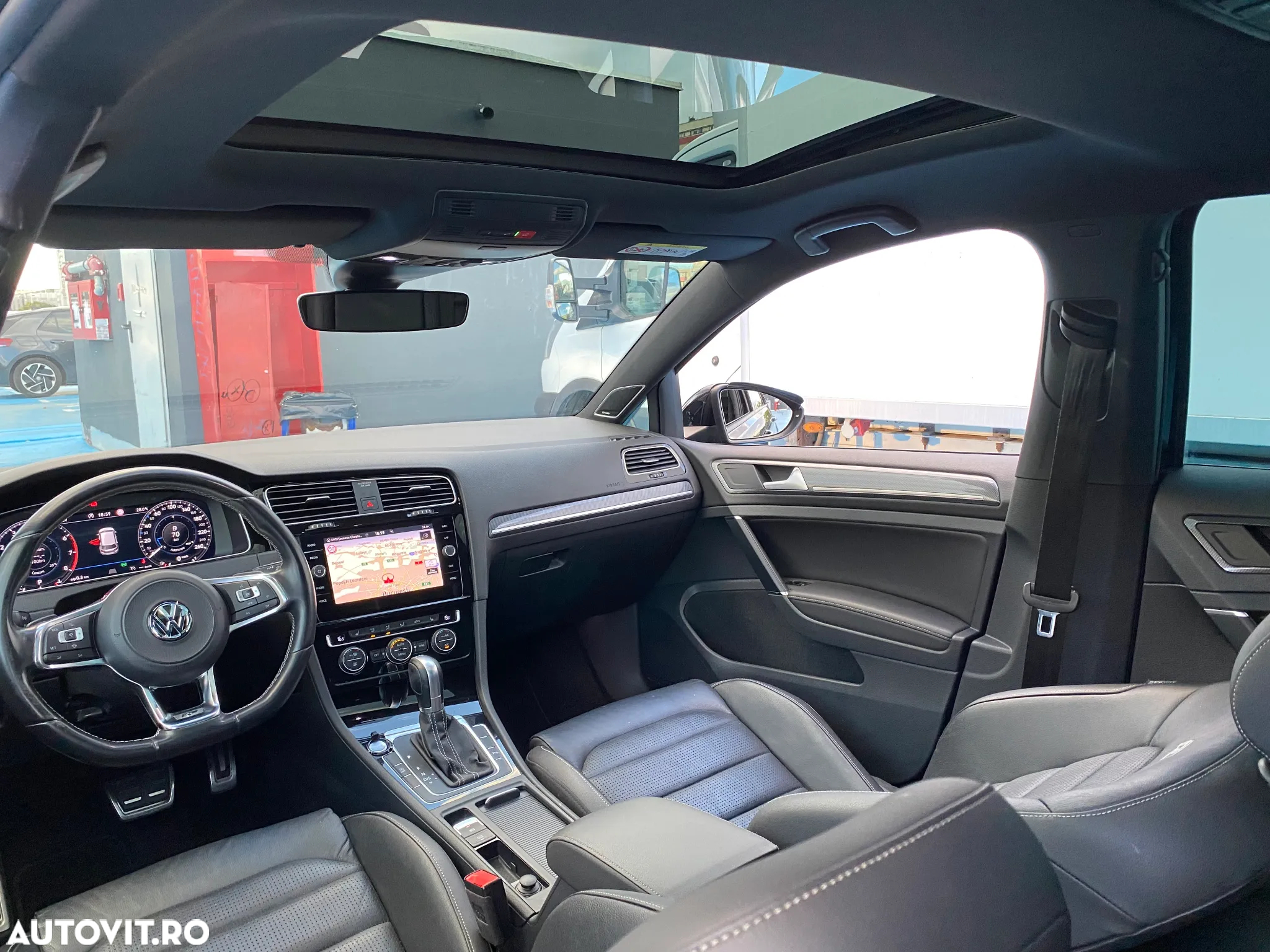 Volkswagen Golf 1.5 eTSI OPF DSG R-Line - 11