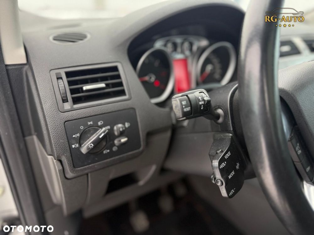 Ford Kuga - 24
