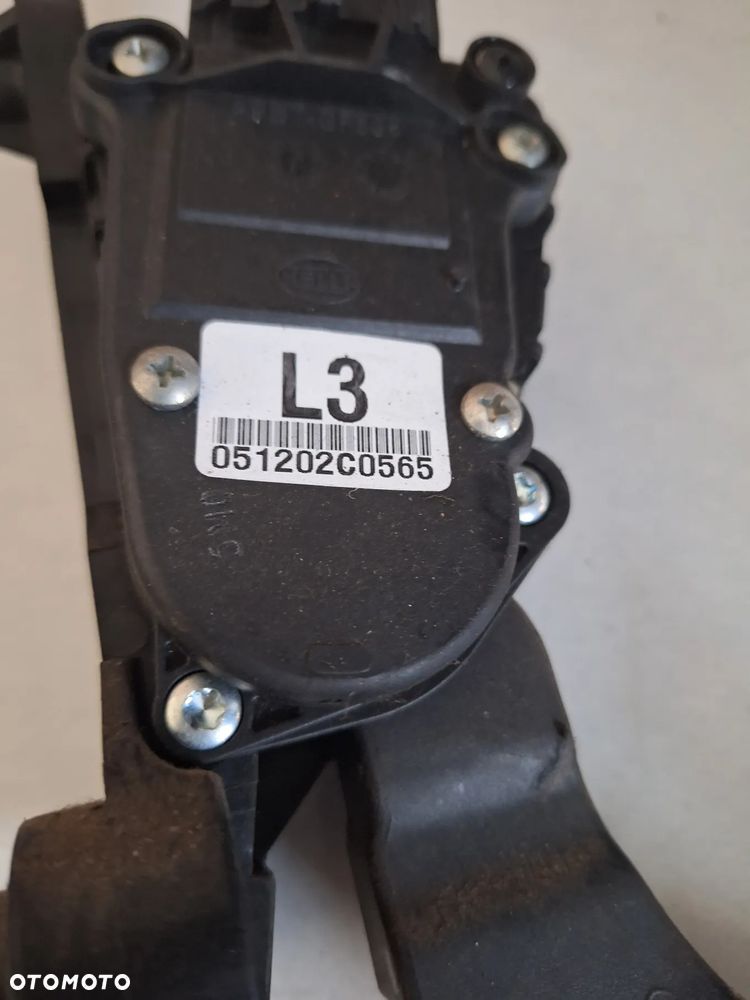 POTENCJOMETR PEDAŁ GAZU 32700-1FXXX KIA SPORTAGE II 2.0CRDI 140KM - 2