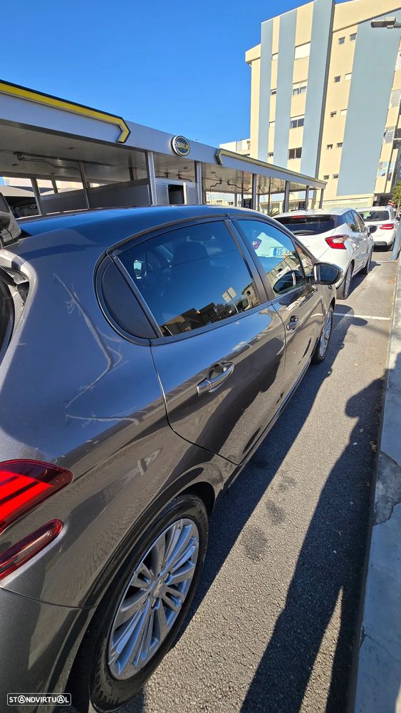 Peugeot 208 1.2 PureTech Style - 5