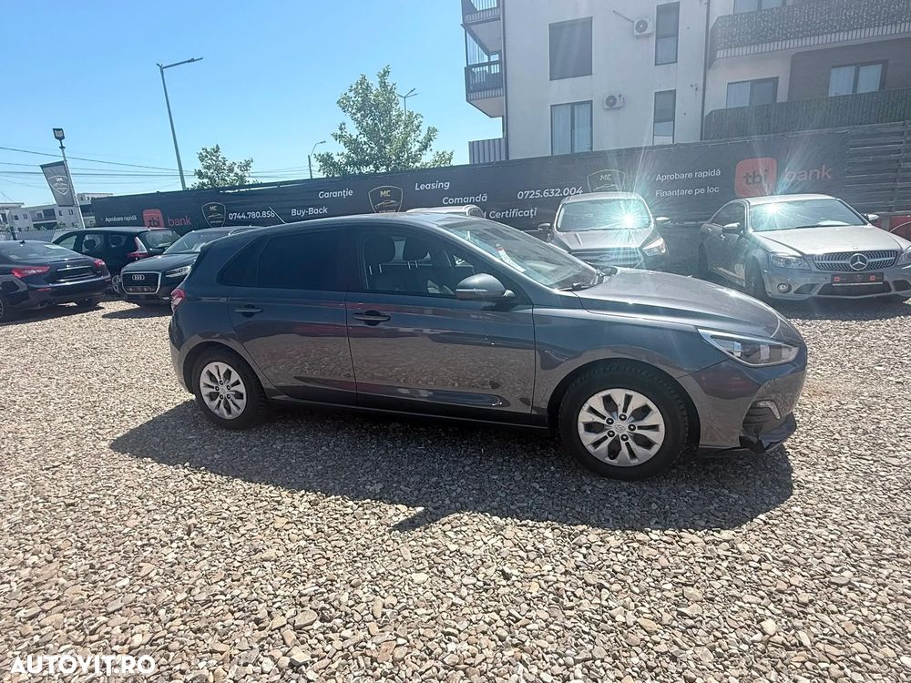 Hyundai i30 1.4 100CP 5DR M/T Classic - 18