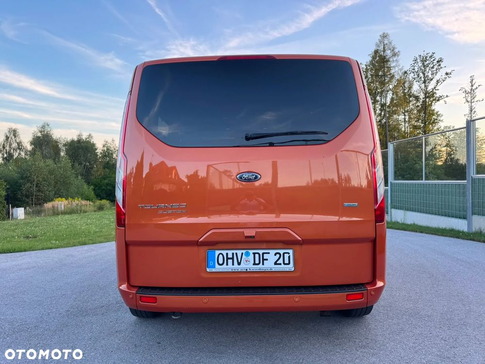 Ford Tourneo Custom - 30