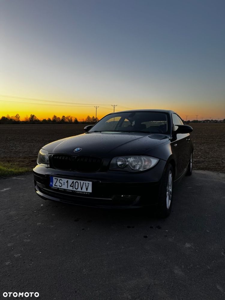 BMW Seria 1 116I 2008 photo 2